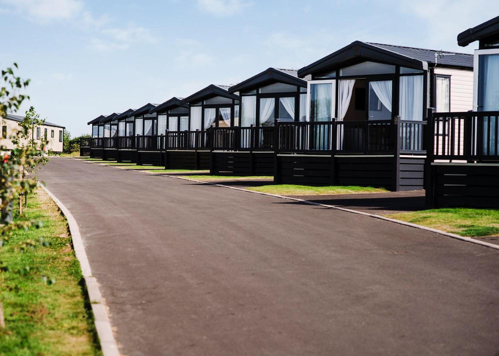 Green Meadows Country Park Hotel Harker Exterior photo